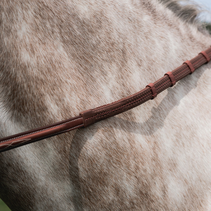 Raised rubber reins with stoppers with fancy stitching