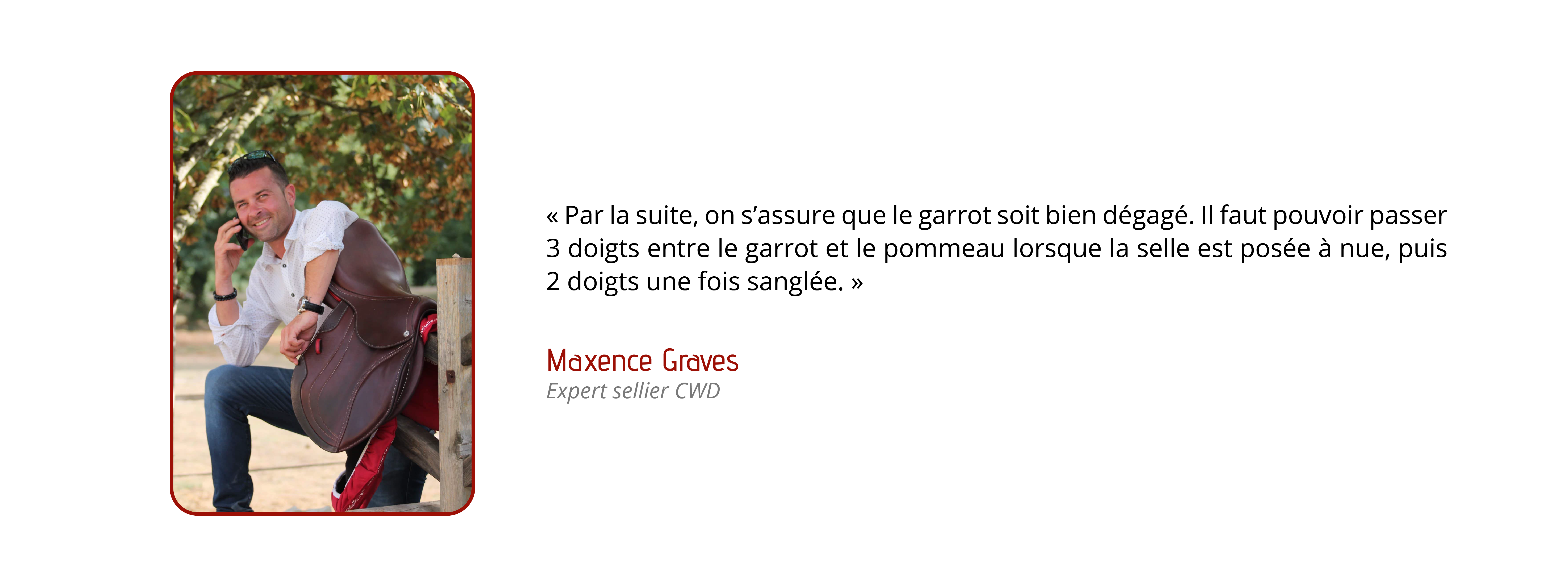 Par la suite, on s'assure que le garrot soit bien dégagé. Il faut pouvoir passer 3 doigts entre le garrot et le pommeau lorsque la selle est posée à nue, puis deux doigts une fois sanglée.